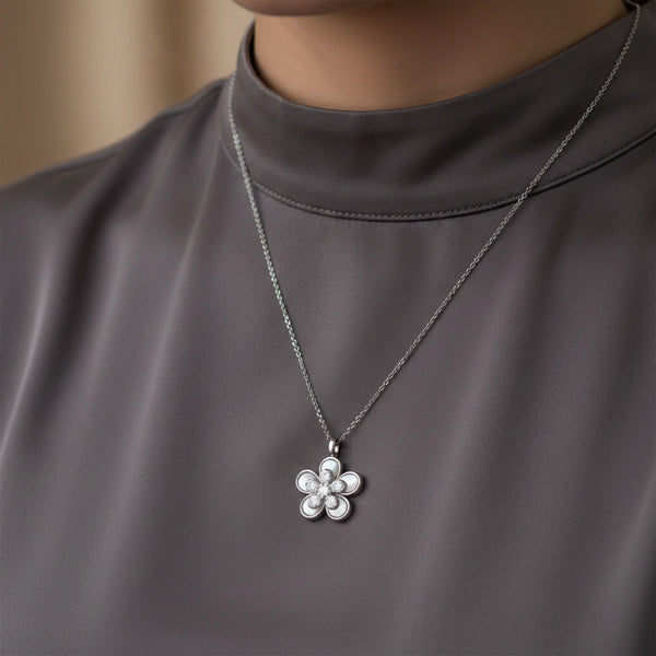 Daisy Bloom Necklace