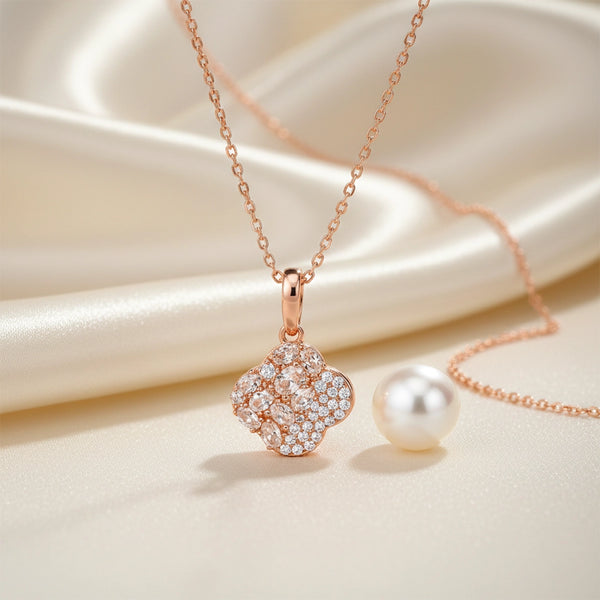 Royal Clover Pendant Necklace